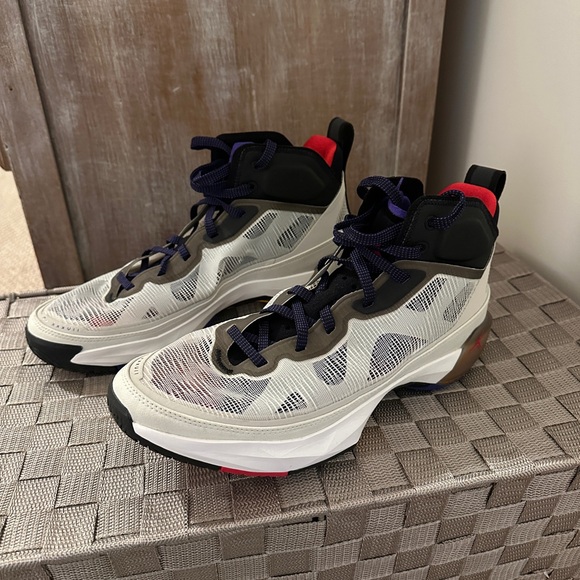 JORDAN XXXVII MINT CONDITION - Picture 2 of 6